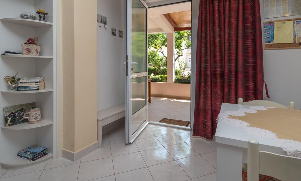 Apartments In Τρογκίρ Δωμάτιο φωτογραφία