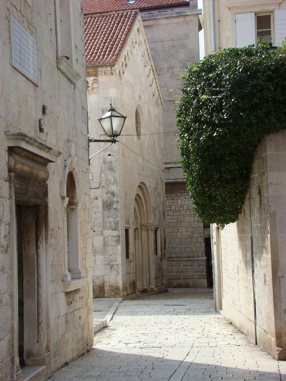 Apartments In Τρογκίρ Εξωτερικό φωτογραφία